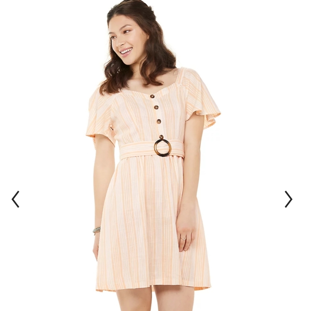 😍So. Flutter sleeve dress belted waist NWT